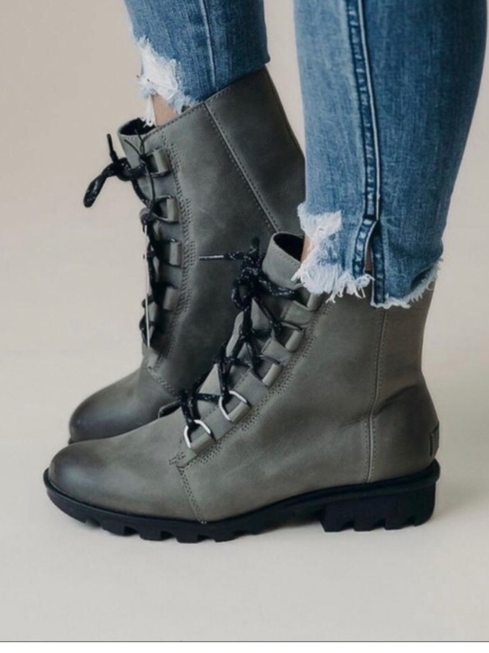 Sorel Women's Phoenix short lace waterproof lace up ankle winter boots